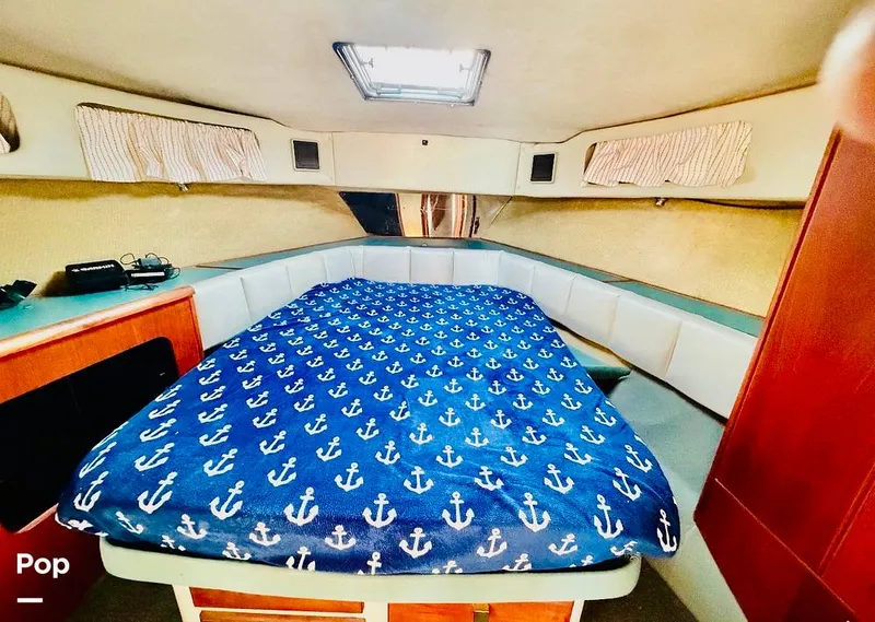 Slide: The Image of Bayliner 3888 FlyBridge Double Cabin Diesel 1989 - 16641004