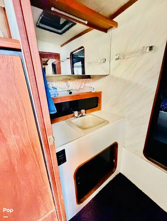 Slide: The Image of Bayliner 3888 FlyBridge Double Cabin Diesel 1989 - 16641006