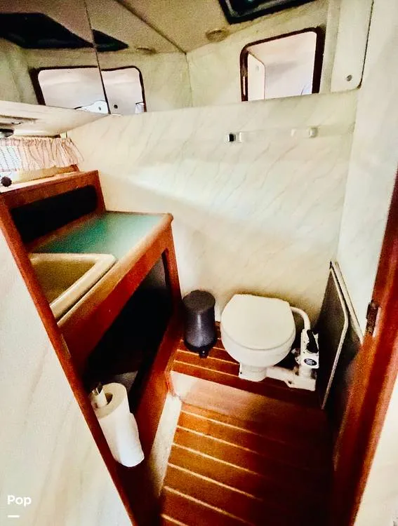 Slide: The Image of Bayliner 3888 FlyBridge Double Cabin Diesel 1989 - 16641008