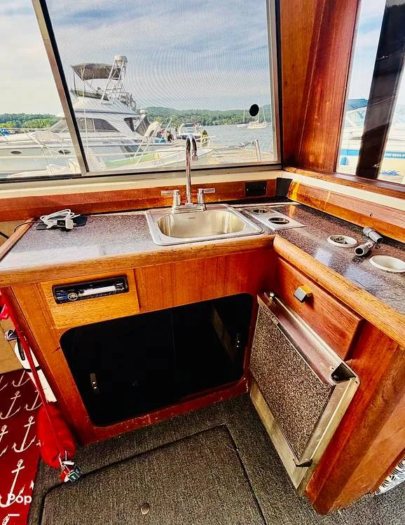 Slide: The Image of Bayliner 3888 FlyBridge Double Cabin Diesel 1989 - 16641005