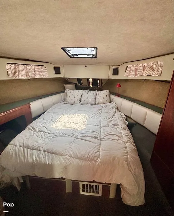 Slide: The Image of Bayliner 3888 FlyBridge DoubleCabin TwinDiesel Motor Yacht 1989 - 16382524