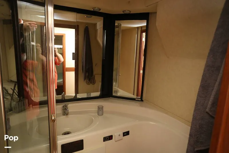 Slide: The Image of Bayliner 4788 Motoryacht 1995 - 16446114