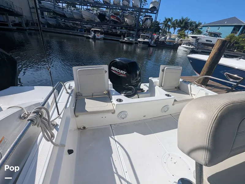 Slide: The Image of Boston Whaler 21 Montauk 2024 - 16392773