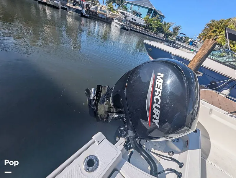 Slide: The Image of Boston Whaler 21 Montauk 2024 - 16392774