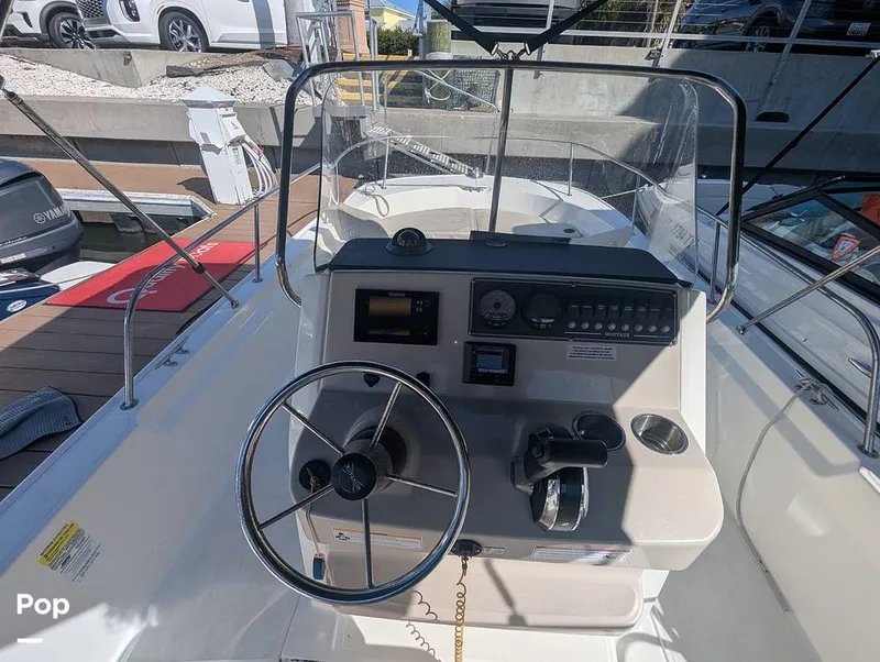 Slide: The Image of Boston Whaler 21 Montauk 2024 - 16392777
