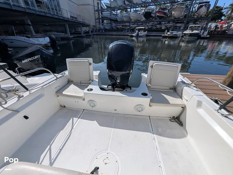 Slide: The Image of Boston Whaler 21 Montauk 2024 - 16392812