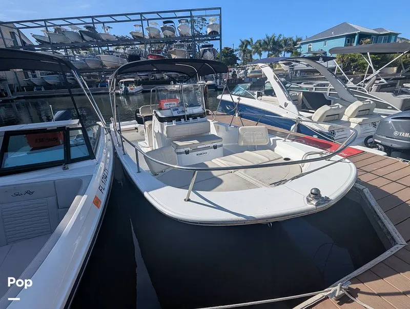 Slide: The Image of Boston Whaler 21 Montauk 2024 - 16392765