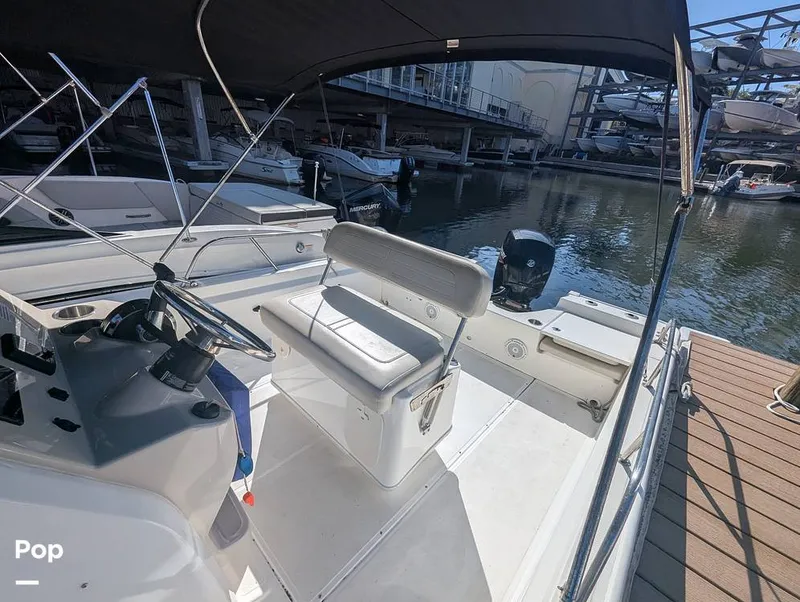 Slide: The Image of Boston Whaler 21 Montauk 2024 - 16392768