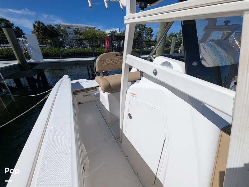 Slide: The Image of Bayliner Trophy 22 CC 2023 - 16402623