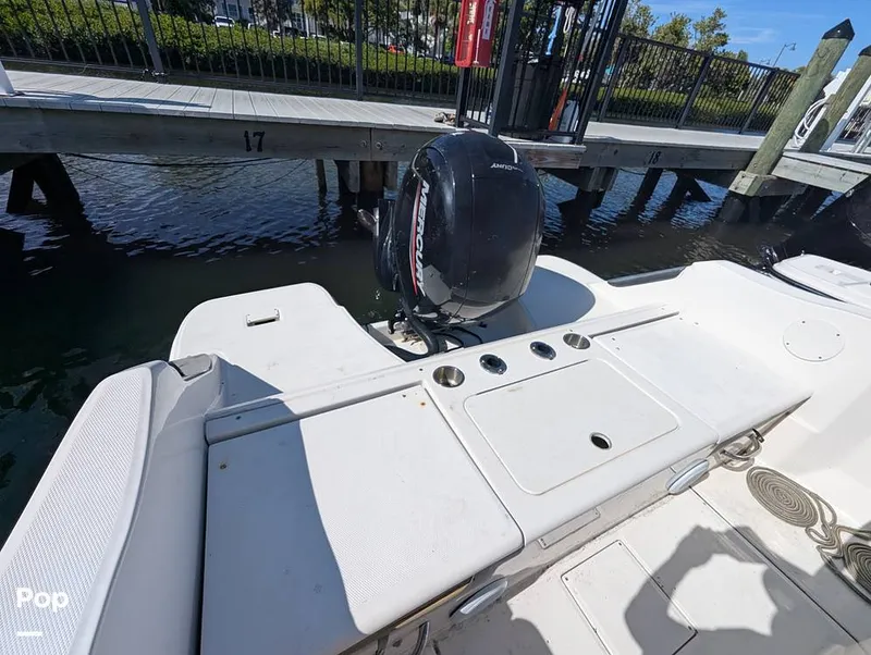 Slide: The Image of Bayliner Trophy 22 CC 2023 - 16402649