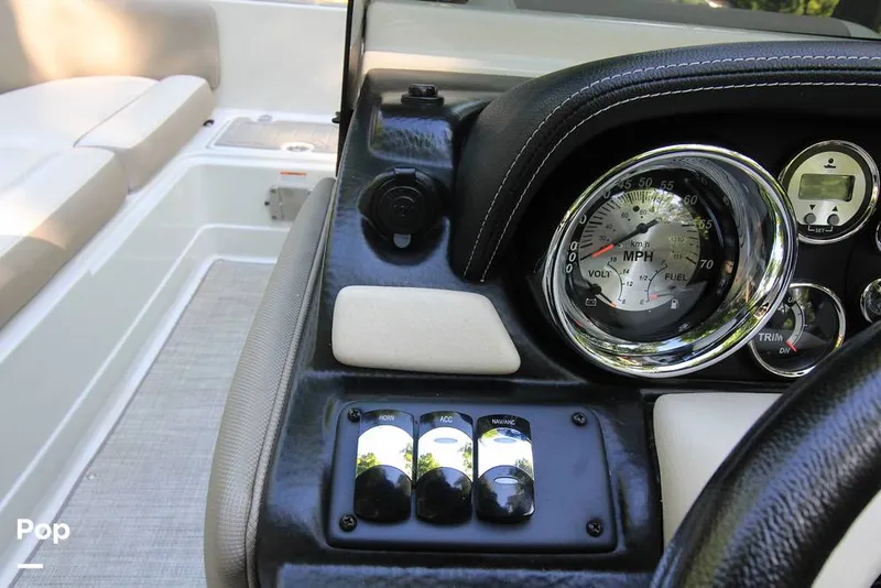 Slide: The Image of Crownline Boats E205XS 2019 - 16492101