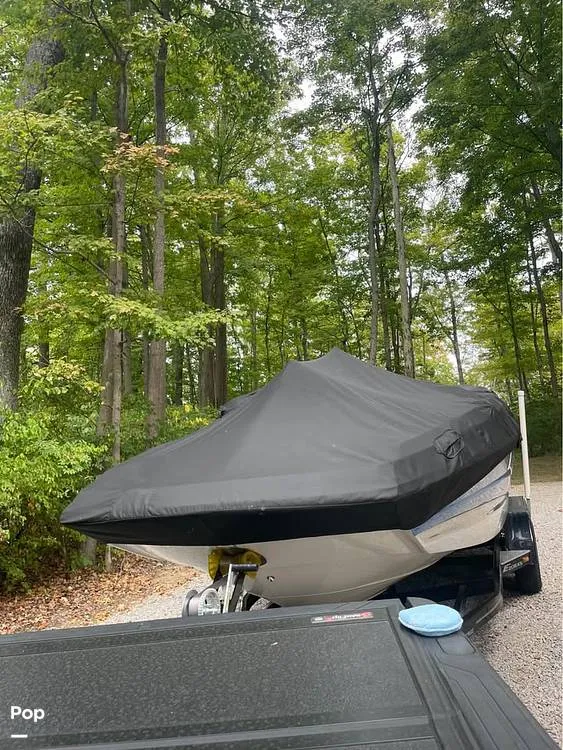 Slide: The Image of Crownline Boats e205xs 2019 - 16422156