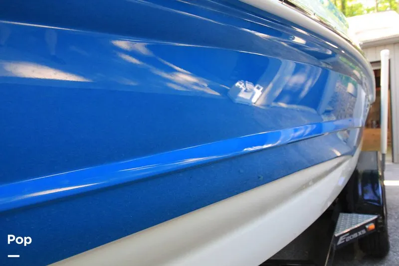 Slide: The Image of Crownline Boats E205XS 2019 - 16492126