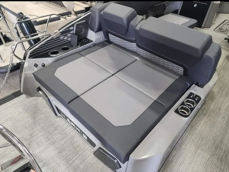 Slide: The Image of Harris Crowne 250 2024 - 9