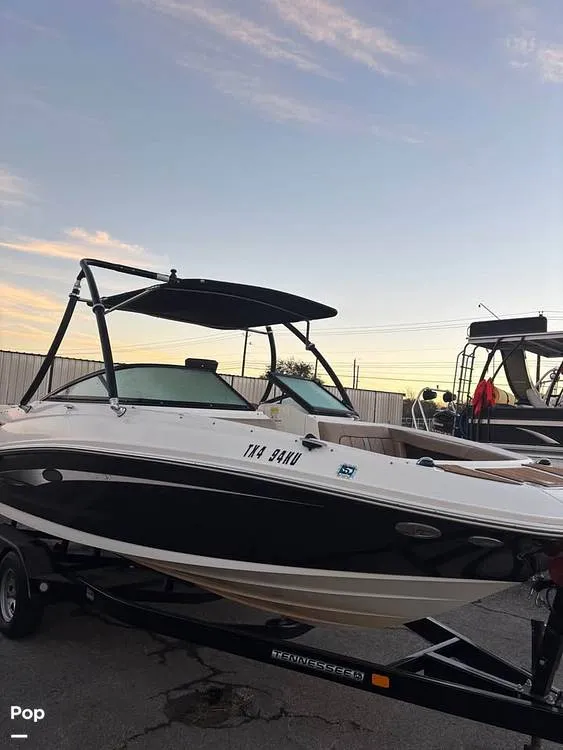 The Image of Sea Ray 220 sundeck 2016 - 16393712