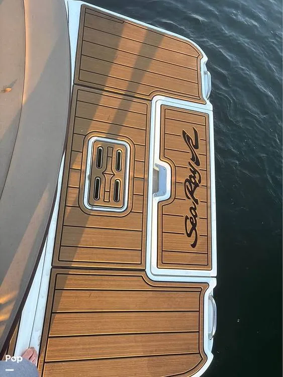 Slide: The Image of Sea Ray 220 sundeck 2016 - 16445143