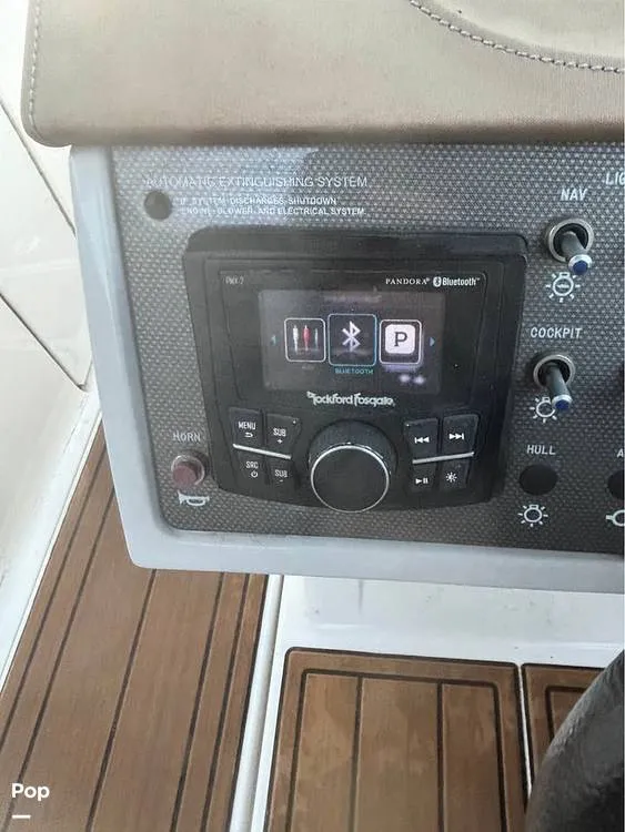 Slide: The Image of Sea Ray 220 sundeck 2016 - 16445144