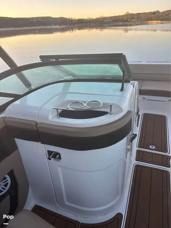 Slide: The Image of Sea Ray 220 sundeck 2016 - 16445137