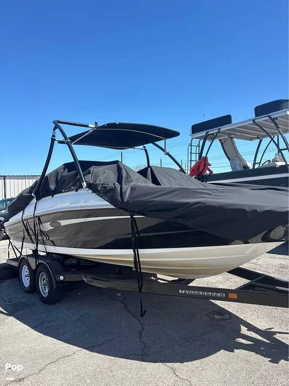 Slide: The Image of Sea Ray 220 sundeck 2016 - 16445140
