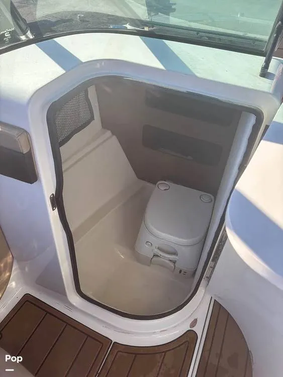Slide: The Image of Sea Ray 220 sundeck 2016 - 16445141