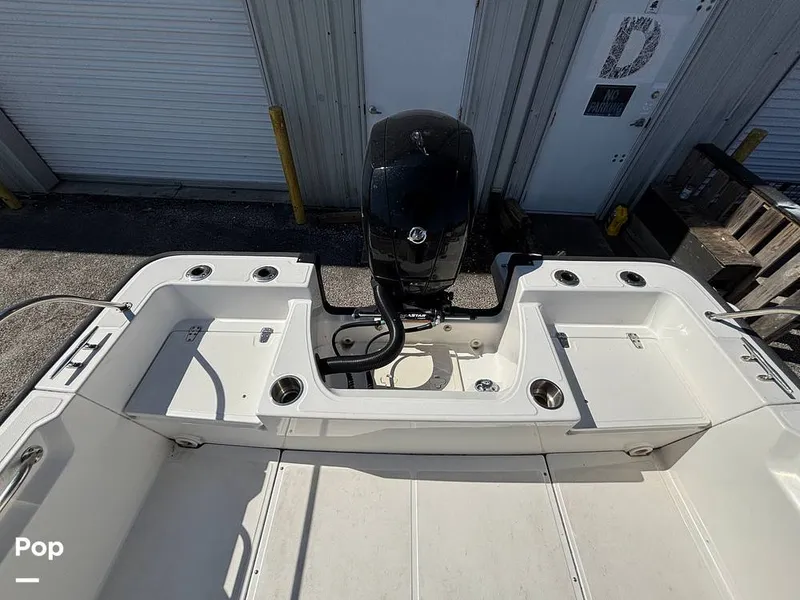 Slide: The Image of Boston Whaler Montauk 190 2023 - 16395022