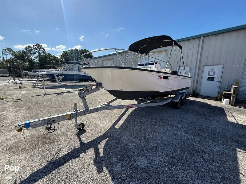 Slide: The Image of Boston Whaler Montauk 190 2023 - 16394989