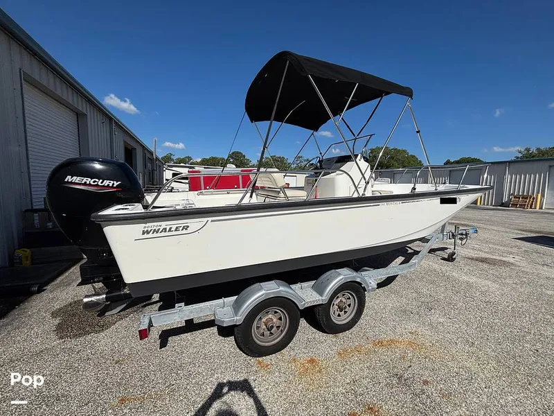 Slide: The Image of Boston Whaler Montauk 190 2023 - 16395005