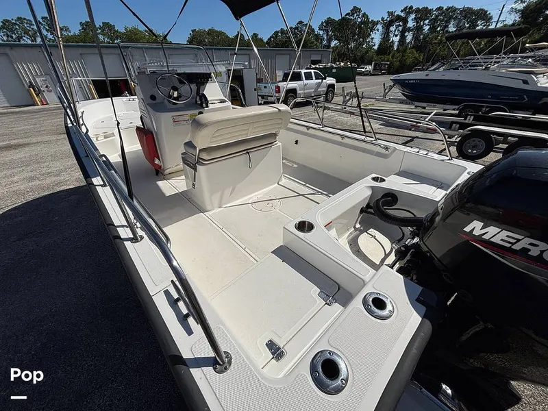 Slide: The Image of Boston Whaler Montauk 190 2023 - 16395015