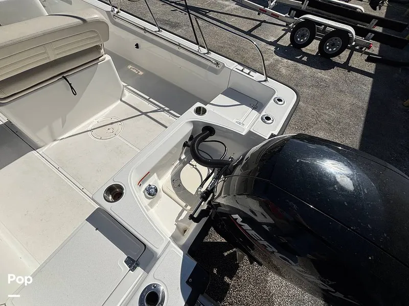 Slide: The Image of Boston Whaler Montauk 190 2023 - 16395018