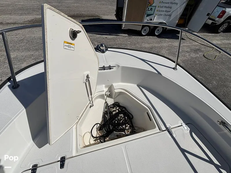 Slide: The Image of Boston Whaler Montauk 190 2023 - 16395045