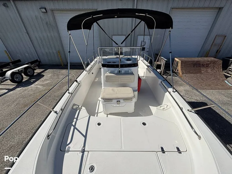 Slide: The Image of Boston Whaler Montauk 190 2023 - 16395049