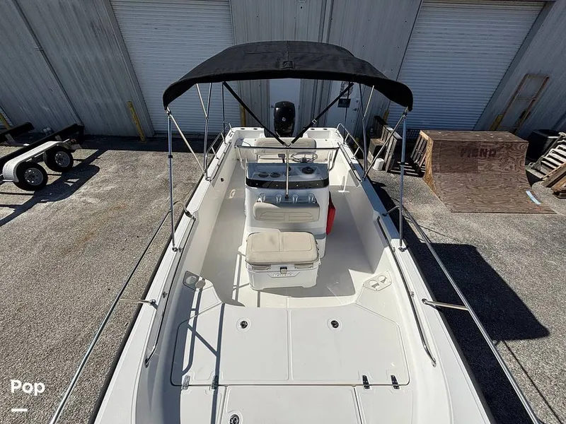 Slide: The Image of Boston Whaler Montauk 190 2023 - 16395051