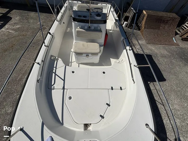 Slide: The Image of Boston Whaler Montauk 190 2023 - 16395052