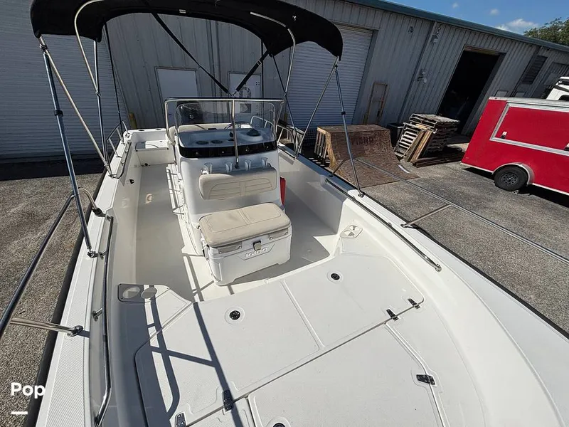 Slide: The Image of Boston Whaler Montauk 190 2023 - 16395054