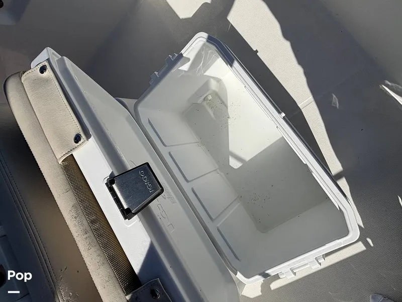 Slide: The Image of Boston Whaler Montauk 190 2023 - 16395059