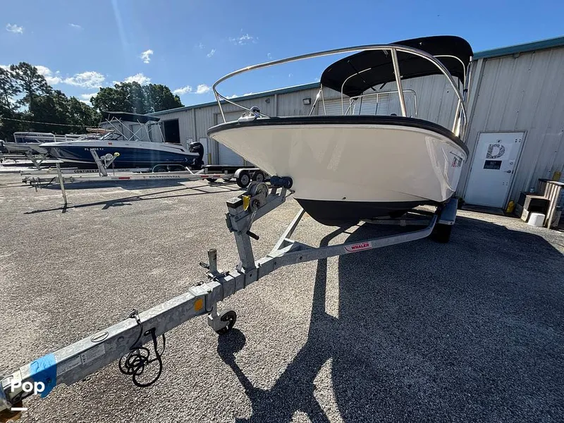 Slide: The Image of Boston Whaler Montauk 190 2023 - 16394988
