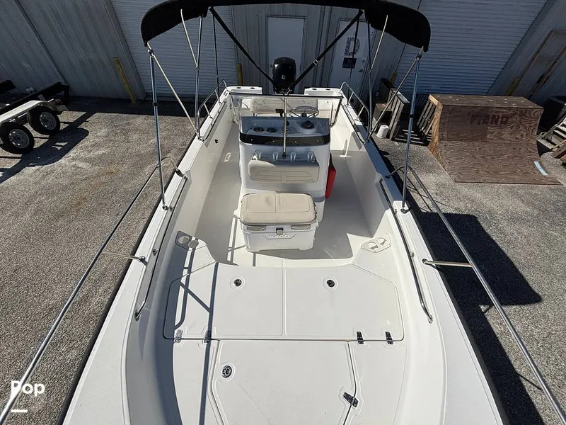 Slide: The Image of Boston Whaler Montauk 190 2023 - 16395050