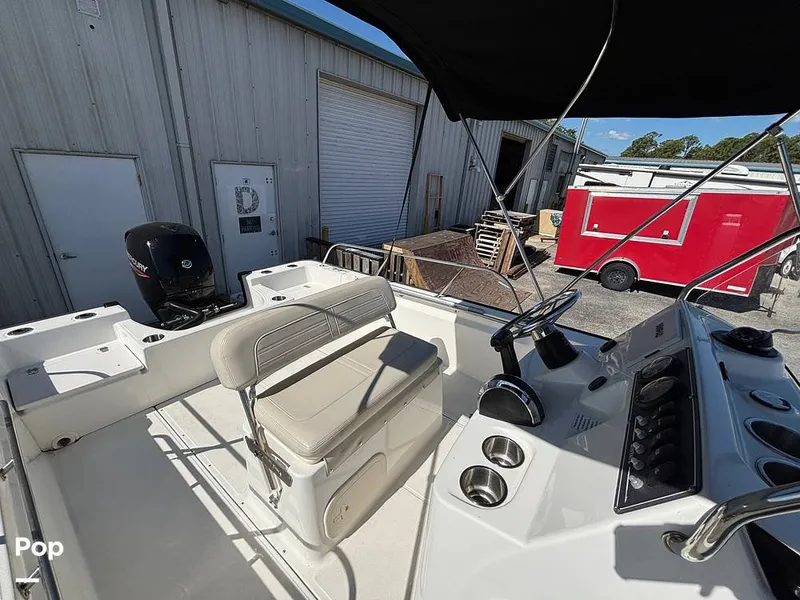 Slide: The Image of Boston Whaler Montauk 190 2023 - 16395062
