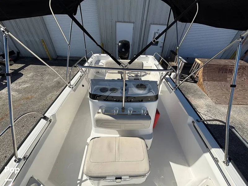 Slide: The Image of Boston Whaler Montauk 190 2023 - 16395057