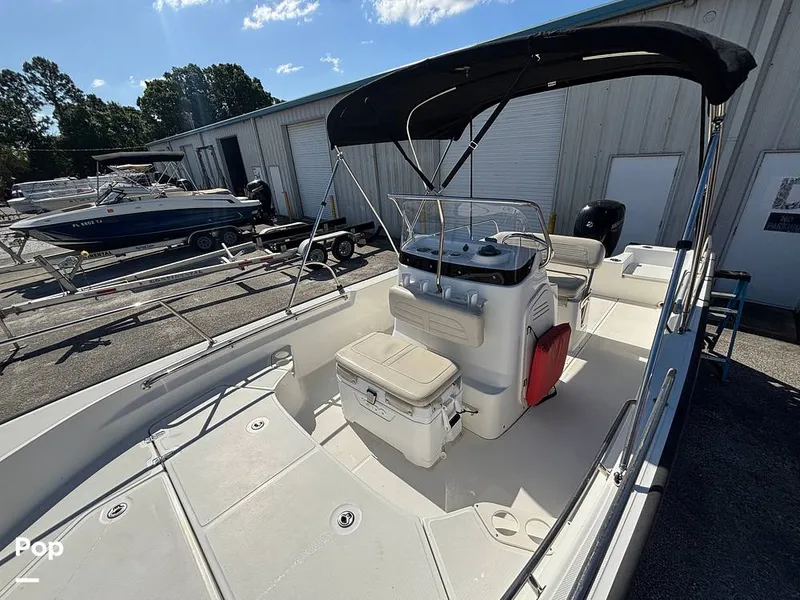 Slide: The Image of Boston Whaler Montauk 190 2023 - 16395056