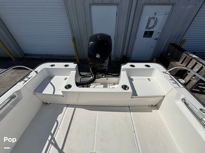 Slide: The Image of Boston Whaler Montauk 190 2023 - 16395030
