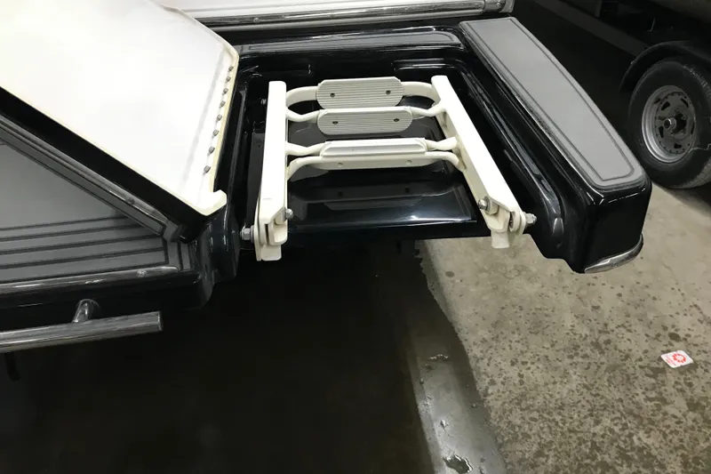 Slide: The Image of 2015 Four Winns H230 boat with foldable swim ladder on the stern. - 22