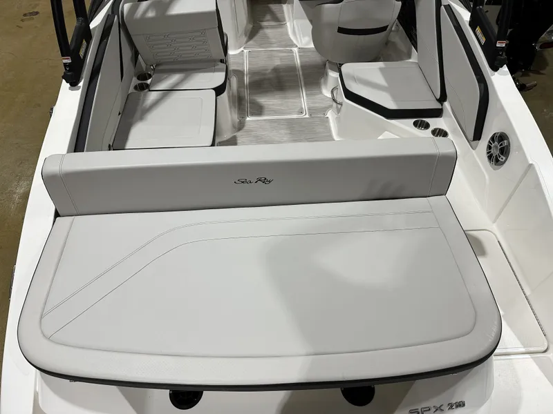 Slide: The Image of Sea Ray SPX 210 2024 - 12