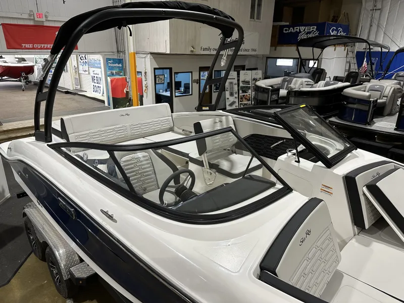 Slide: The Image of Sea Ray SPX 210 2024 - 4