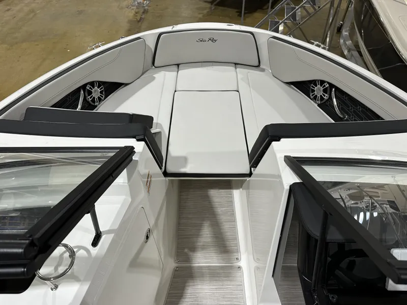 Slide: The Image of Sea Ray SPX 210 2024 - 6