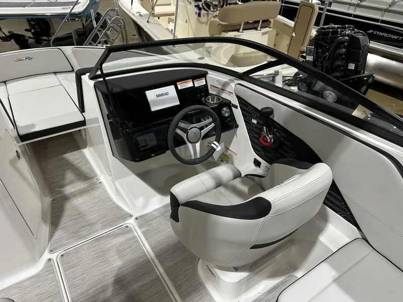 Slide: The Image of Sea Ray SPX 210 2024 - 7