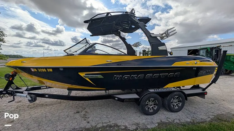 Slide: The Image of Malibu Wakesetter 23 LSV 2015 - 16413952