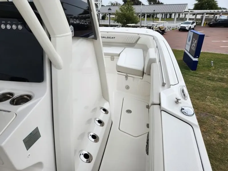 Slide: The Image of World Cat 260CC 2023 - 13