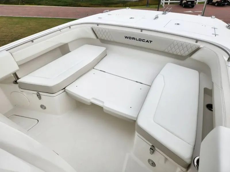 Slide: The Image of World Cat 260CC 2023 - 7