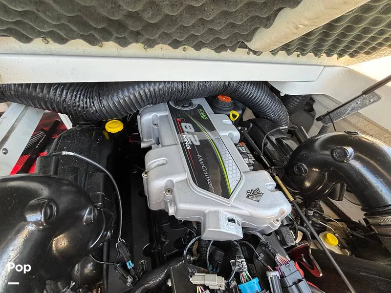 Slide: The Image of MerCruiser 8.2L engine - 16611269